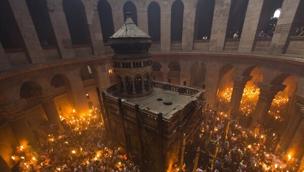 Церемония схождения Благодатного Огня в церкви Гроба Господня в Иерусалиме