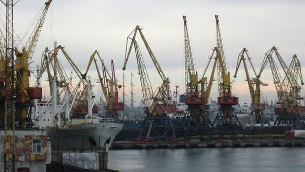 Грузовые краны в порту Одессы