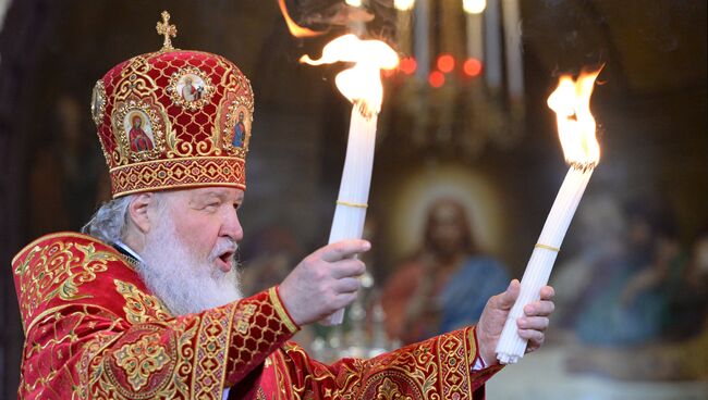 Пасхальное богослужение в храме Христа Спасителя в Москве