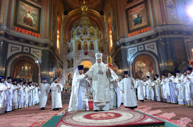 Пасхальное богослужение в храме Христа Спасителя в Москве