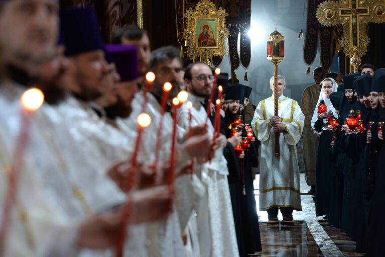 Пасхальное богослужение в храме Христа Спасителя в Москве