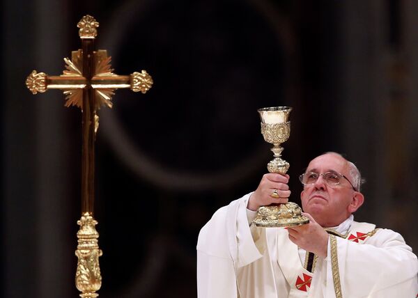 Папа Римский Франциск на пасхальной мессе в соборе Святого Петра в Ватикане