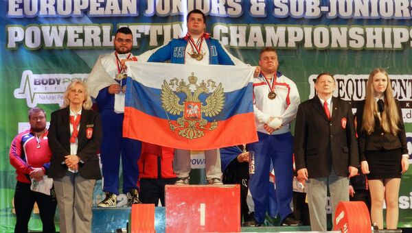 Томич Сергей Усов стал абсолютным чемпионом Европы по пауэрлифтингу среди спортсменов до 23 лет, фото с места событий
