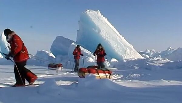 Участники  экспедиции На лыжах - к Северному полюсу!.  Архивное фото