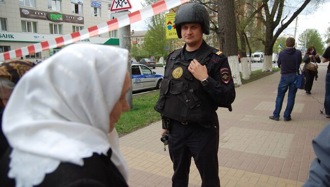 Сотрудниками полиции блокировано здание банка Западный в Белгороде