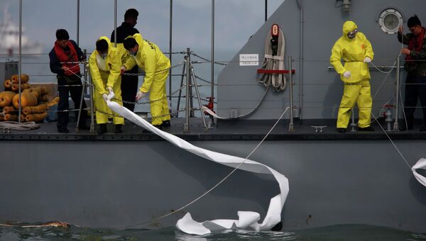 Спасательная операция на месте затопления пассажирского судна Севол в Южной Корее 21 апреля 2014