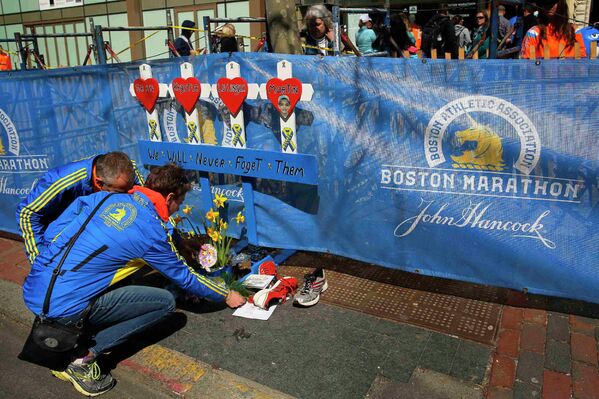 Мемориал памяти жертв теракта на бостонском марафоне в апреле 2013 года