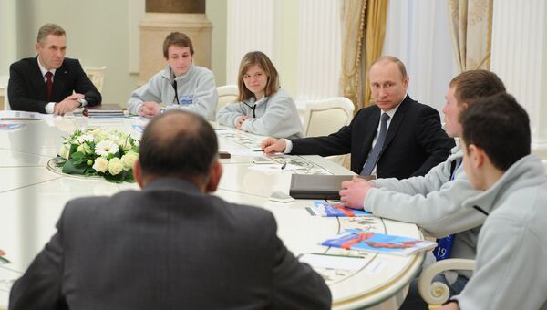 В.Путин встретился с участниками детской лыжной арктической экспедиции