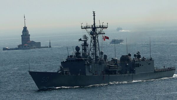 Ракетный фрегат ВМС США Taylor на пути в Черное море