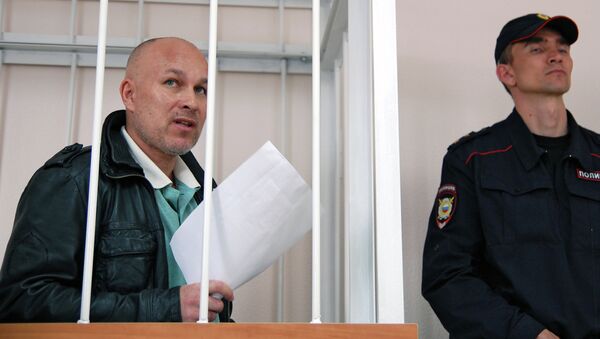 Александр Вдовин (слева) в Октябрьском районном суде Белгорода. Архивное фото