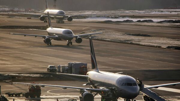 Самолеты Airbus-319, Airbus-320 и Boeing-767 в аэропорту Шереметьево