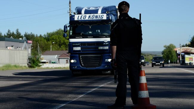 Блокпост у поселка Карпивка в Донецкой области.