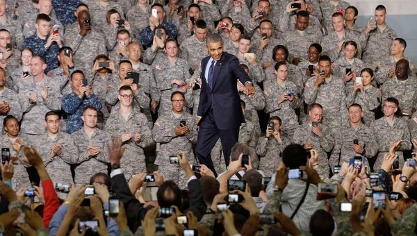 Барак Обама с американскими военнослужащими в Южной Корее. Архивное фото.
