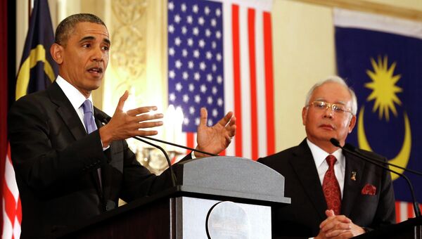 Президент США Барак Обама выступает на пресс-конференции в Малайзии