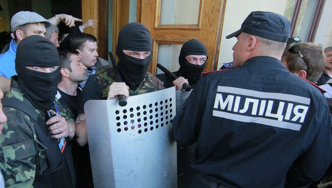 Сотрудники милиции Украины, архивное фото