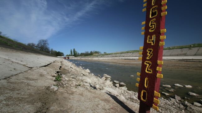 Мерные уровни, показывающие полное отсутствие воды в Северо-Крымском канале