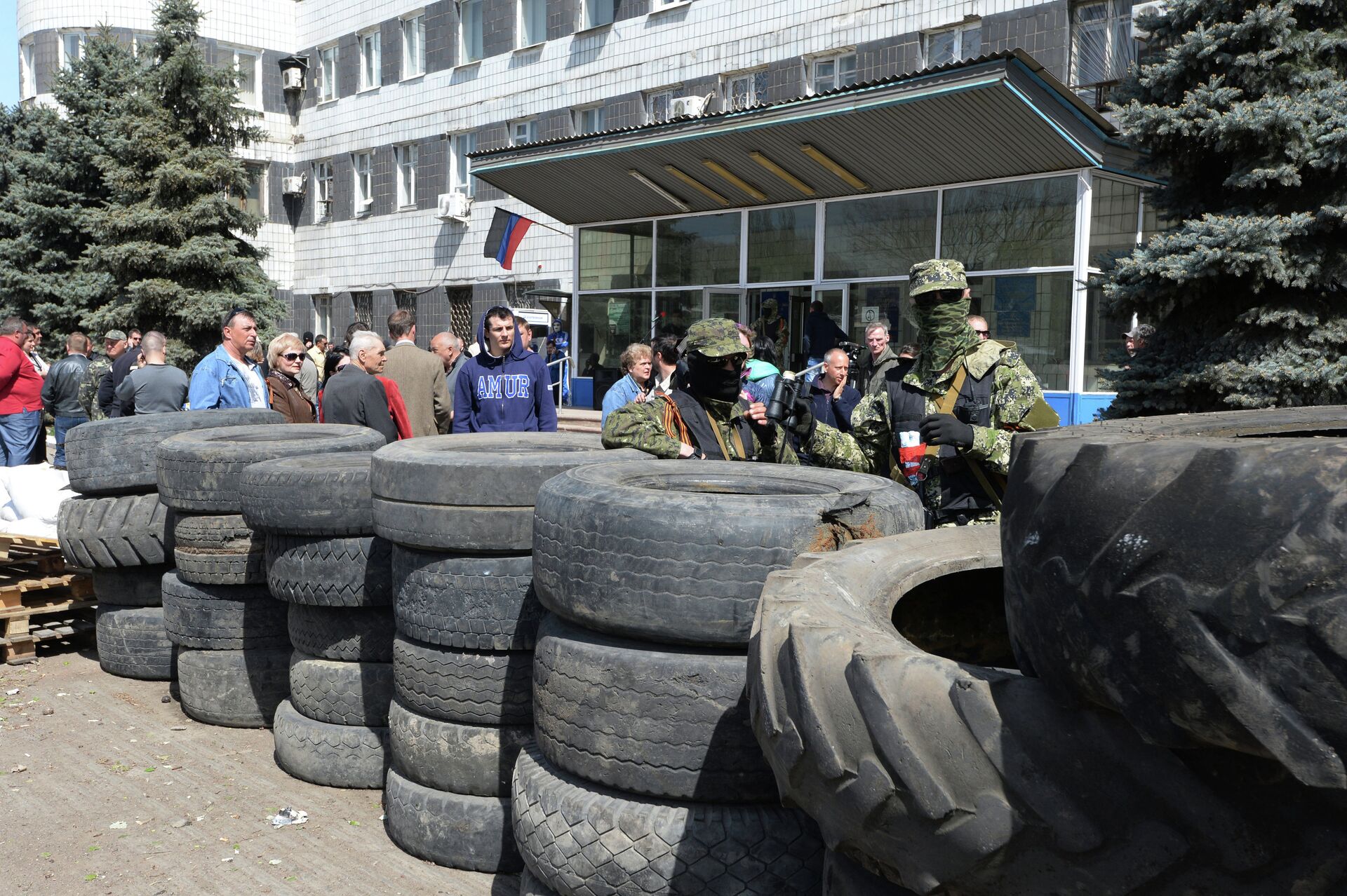 Митингующие заняли отдел милиции и горсовет в Константиновке - РИА Новости, 1920, 19.04.2024