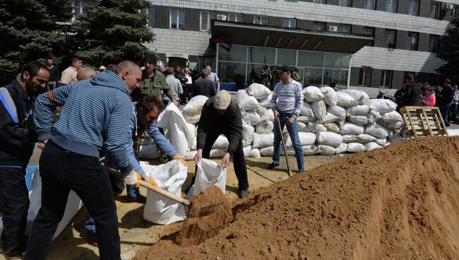 Митингующие заняли отдел милиции и горсовет в Константиновке