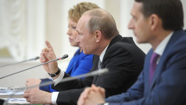 Президент РФ Владимир Путин во время встречи в Петрозаводске