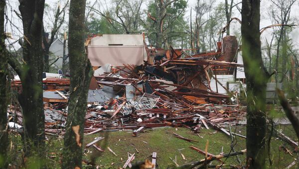 Последствия торнадо в Тупело, штат Миссисипи
