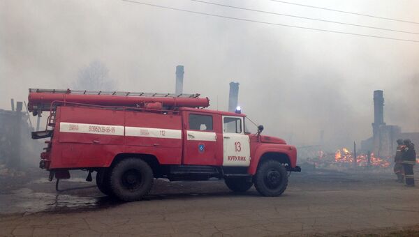 Пожарные в Иркутской области. Архивное фото