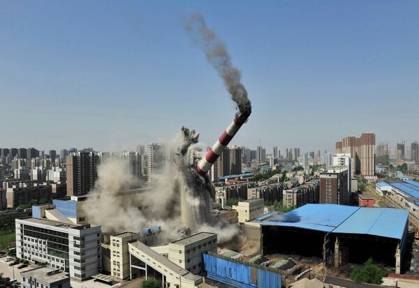Снос трубы направленным взрывом в городе Шэньян, Китай