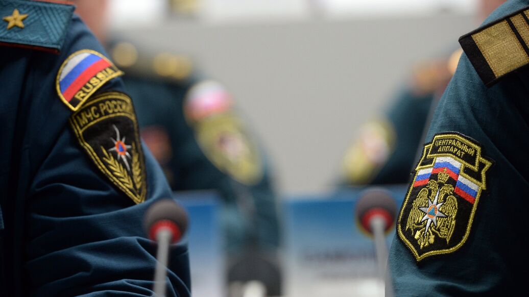 © РИА Новости / Кирилл КаллиниковПерейти в медиабанк<br>Нашивки на форме сотрудников МЧС. Архивное фото