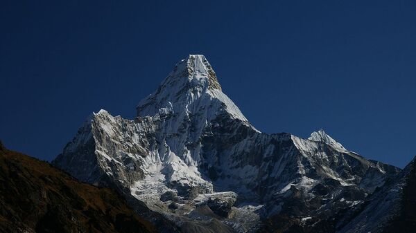 Гора Ама-Даблам в Непале. Архивное фото