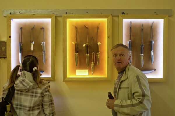 Спутники воинов: выставка клинкового оружия Златоуста открыта в Томске