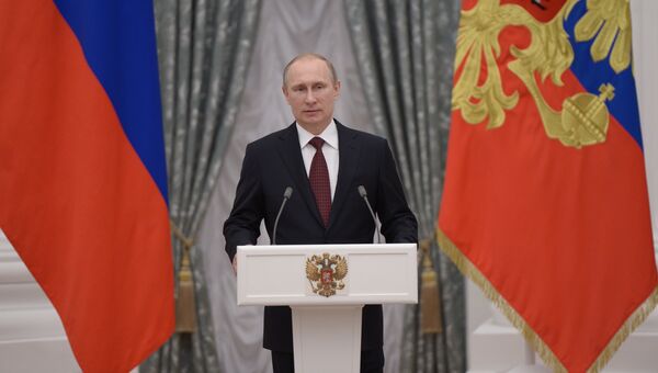 Президент России Владимир Путин вручил в Кремле золотые медали Герой Труда