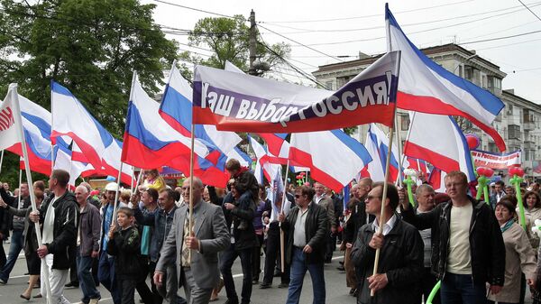 Участники первомайской демонстрации в Симферополе. Архивное фото