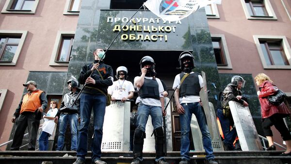Столкновения у здания прокуратуры Донецкой области 1 мая 2014