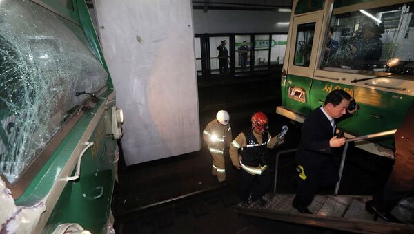 Два поезда столкнулись в сеульском метро, 2 мая 2014