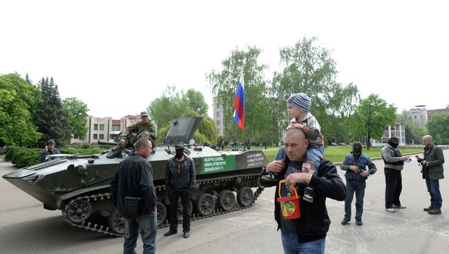 Силы самообороны Славянска в центре города