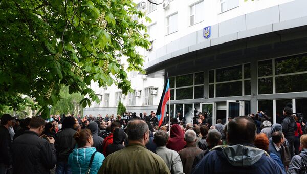 Сторонники федерализации взяли под контроль ряд административных зданий в Донецке