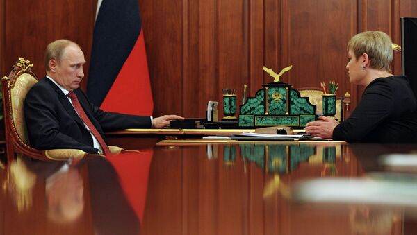 Президент России Владимир Путин и губернатор Мурманской области Марина Ковтун