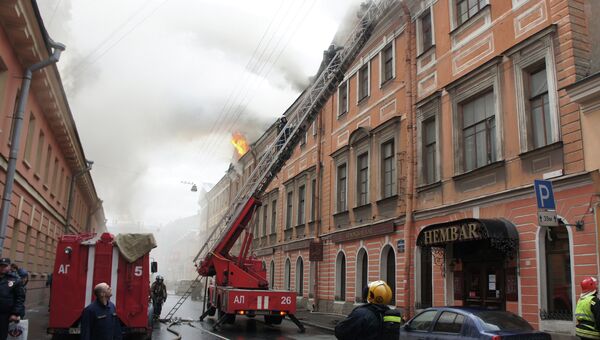 Пожар в здании по улице Ломоносова в Санкт-Петербурге