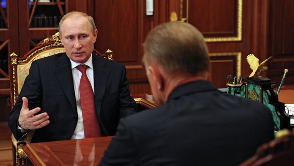 Президент России Владимир Путин (слева) и губернатор Рязанской области Олег Ковалев