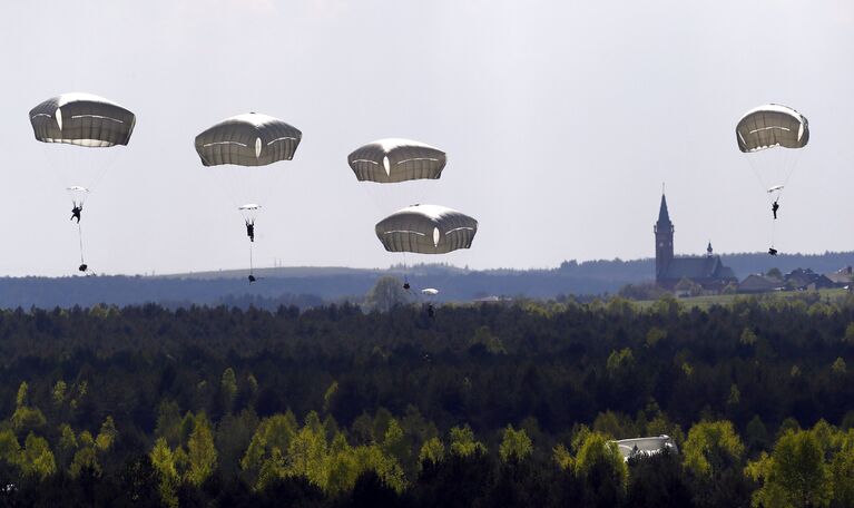 Совместные учения американских и канадских военных в Польше