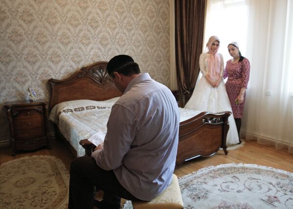 Никаких «Горько!»: как устроена чеченская свадьба