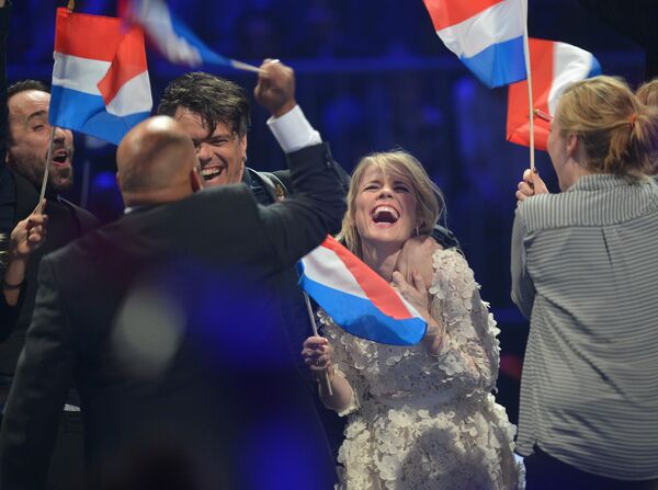 Представители Нидерландов The Common Linnets после выступления в полуфинале 59-го международного конкурса песни Евровидение-2014 в Копенгагене