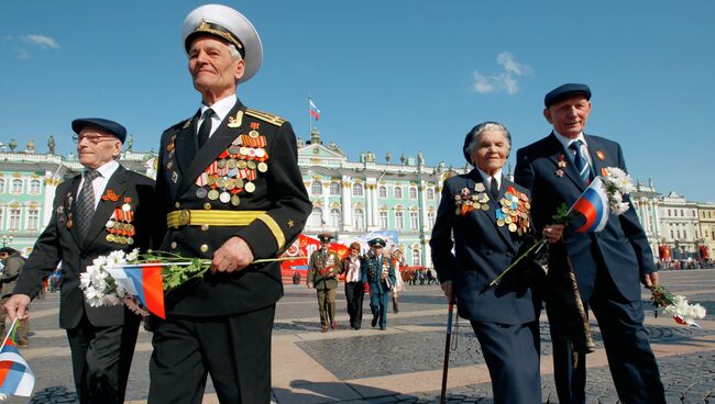 Ветераны Великой отечественной войны во время Парада Победы в Санкт-Петербурге. Архивное фото