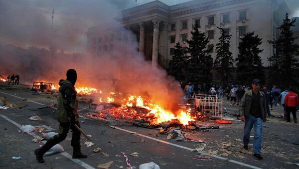 Участник столкновений возле Дома профсоюзов в Одессе, Украина. Архивное фото