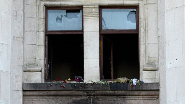 Разбитые окна в Доме профсоюзов в Одессе. Архивное фото