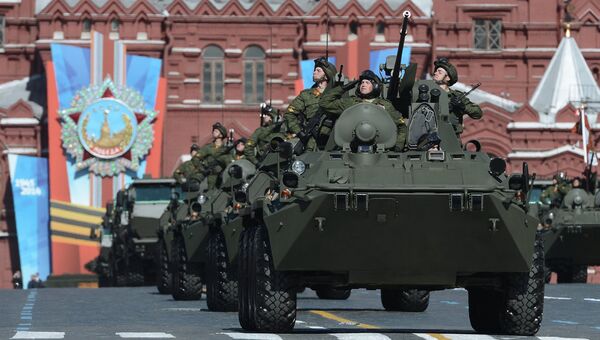 Колонна бронетранспортеров БТР-82А на военном параде на Красной площади, посвященном 69-й годовщине Победы. Архивное фото