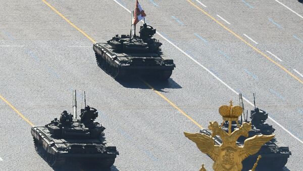 Танки Т-90 на военном параде на Красной площади, посвященном 69-й годовщине Победы. Архивное фото