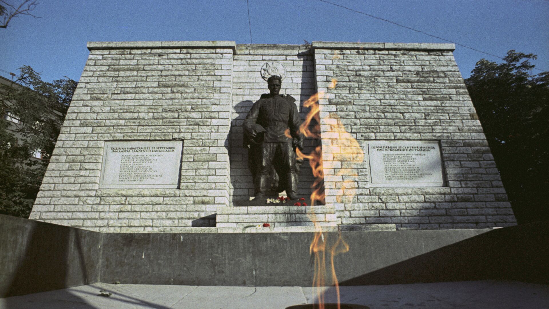 Памятник советским воинам-освободителям Таллина - РИА Новости, 1920, 08.05.2022