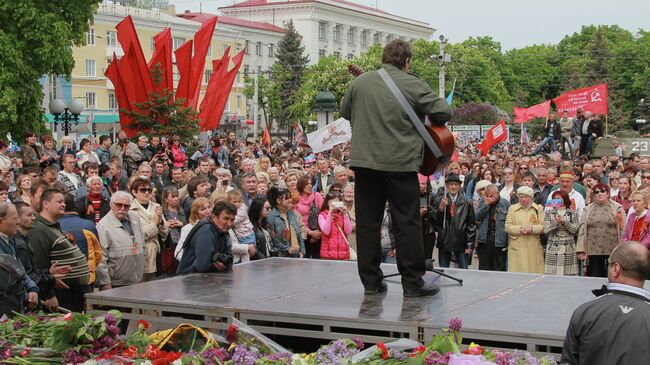 Митинг сторонников федерализации в поддержку референдума в Луганске