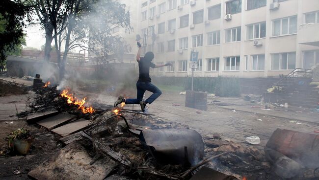 Пожар в здании УВД в Мариуполе 9 мая 2014