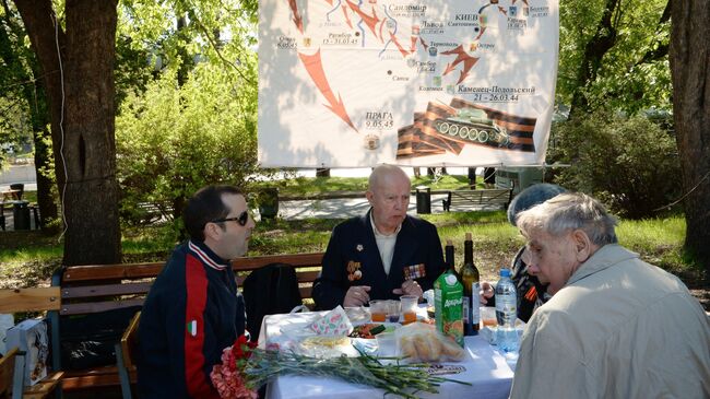 Встреча ветеранов в День Победы в Парке Горького